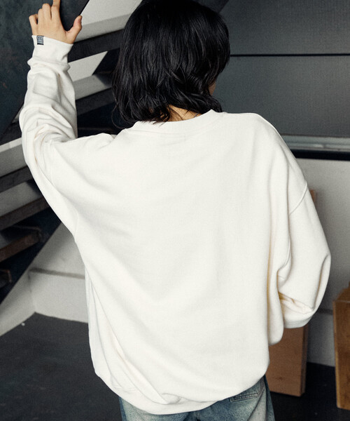 PUBLUX（パブリュクス）の「VISION STREET WEAR/ヴィジョンストリートウェアー 別注DOG PHOTO SWEAT(限定展開)（スウェット・メンズ・ライトグレー/オフホワイト/チャコールグレー・MEDIUM/X-LARGE/LARGE）」の11枚目の写真