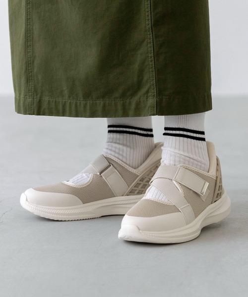 welleg（ウェレッグ）の「ハンズフリー スニーカーサンダル（スニーカー・レディース・ブラック/ベージュ・S/L/LL/M）」の19枚目の写真