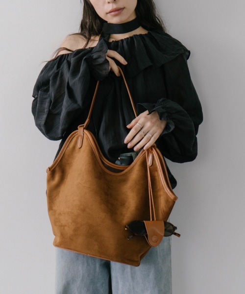 DRWCYS(ドロシーズ)の「スウェードライクカームトート(トートバッグ・レディース・ブラック/ブラウン・FREE)」の4枚目の写真