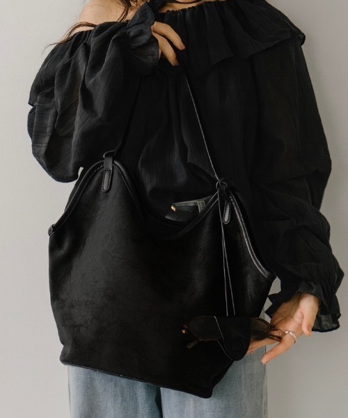 DRWCYS(ドロシーズ)の「スウェードライクカームトート(トートバッグ・レディース・ブラック/ブラウン・FREE)」の7枚目の写真