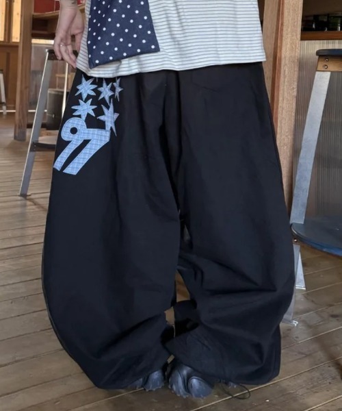 Lis ardent(リスアルダン)の「【春服新色追加】スターアップリケワイドパンツ/Y2Kカジュアルストリート(ブラウン×チェック)/ブラック/ホワイト(スウェットパンツ・レディース・ホワイト/ブラウン/ブラック・M)」の12枚目の写真