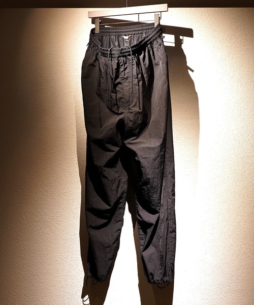 TROVE（トローヴ）の「TROVE 2025aw / FUTURE VINTAGE PLAY PANTS（その他パンツ・メンズ・アイボリー/ブラック・1/3）」の2枚目の写真
