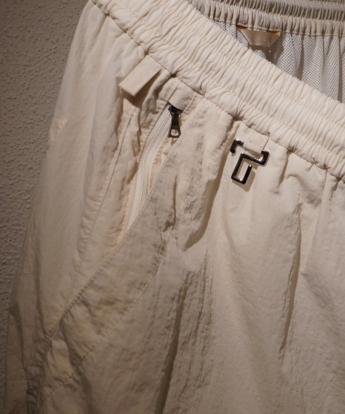 TROVE（トローヴ）の「TROVE 2025aw / FUTURE VINTAGE PLAY PANTS（その他パンツ・メンズ・アイボリー/ブラック・1/3）」の3枚目の写真