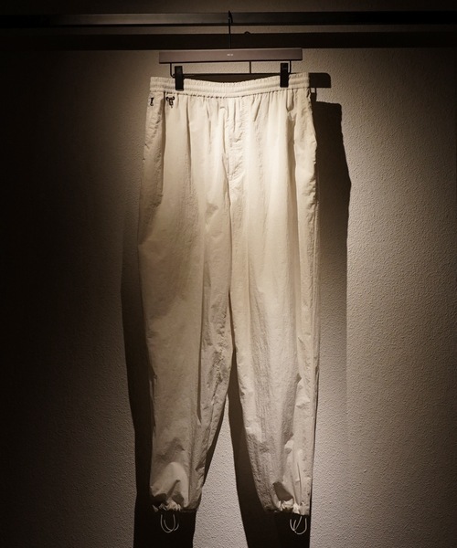 TROVE（トローヴ）の「TROVE 2025aw / FUTURE VINTAGE PLAY PANTS（その他パンツ・メンズ・アイボリー/ブラック・1/3）」の7枚目の写真