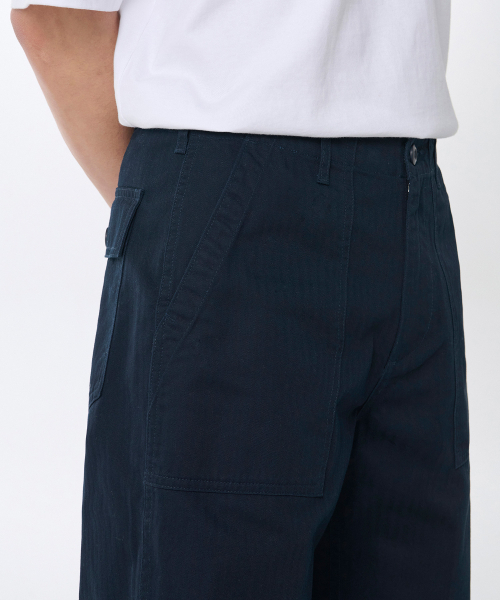 MUSINSA STANDARD（ムシンサスタンダード）の「コットンヘリンボーンレプリカパティグパンツ[ネイビー]（その他パンツ・メンズ・その他・33/34/36/38/40/42/26/27/28/29/30/31/32）」の4枚目の写真