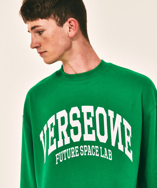 VERSE ONE(バースワン)の「ARCH LOGO CREWNECK SWEATSHIRTS GREEN(スウェット・レディース・その他・LARGE/MEDIUM/SMALL)」の4枚目の写真