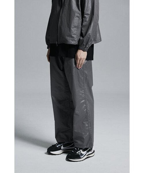 APOSTROPHE COMMA(アポストロフィコンマ)の「ハイグロッシーストリングナイロンワイドパンツ(ダークグレー)(スウェットパンツ・メンズ・その他・SMALL/LARGE/MEDIUM)」の1枚目の写真