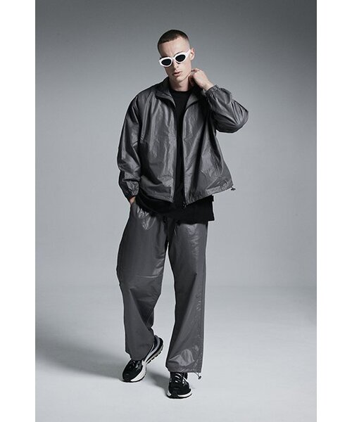 APOSTROPHE COMMA(アポストロフィコンマ)の「ハイグロッシーストリングナイロンワイドパンツ(ダークグレー)(スウェットパンツ・メンズ・その他・SMALL/LARGE/MEDIUM)」の5枚目の写真