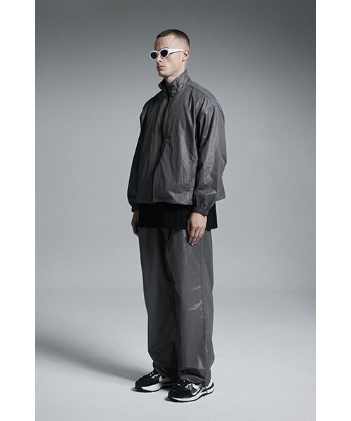 APOSTROPHE COMMA(アポストロフィコンマ)の「ハイグロッシーストリングナイロンワイドパンツ(ダークグレー)(スウェットパンツ・メンズ・その他・SMALL/LARGE/MEDIUM)」の6枚目の写真