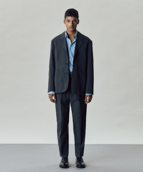 LAB12(ラボ12)の「22F/W テーパードツーピンタックベルトパンツ(チャコール)(スラックス・メンズ・その他・LARGE/MEDIUM/SMALL)」の1枚目の写真