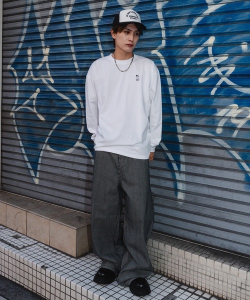 En serio TOKYO(エンソリオトーキョー)の「【SIDEWAYSTANCE】イラストボーイ刺しゅう長袖Tシャツ(Tシャツ/カットソー・メンズ・グレー系その他5/ホワイト系その他5/ブラック系その他5・MEDIUM/LARGE/X-LARGE/SMALL)」の11枚目の写真