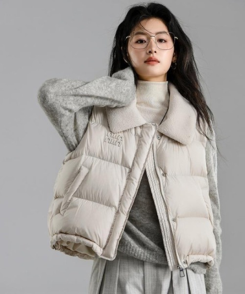 Ritzy(リッツィー)の「ボア切り替え エコダウンベスト(ベスト・レディース・モカ/ベージュ/ブラック・M)」の3枚目の写真