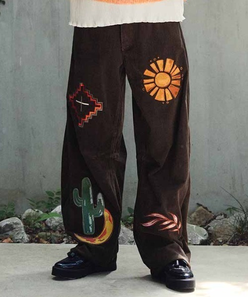 MEDE19F(メデジュウキュウ)の「MEDE19F 刺繍をちりばめたコーデュロイパンツ〈ダークブラウン〉(その他パンツ・レディース・ブラウン系その他・M)」の1枚目の写真