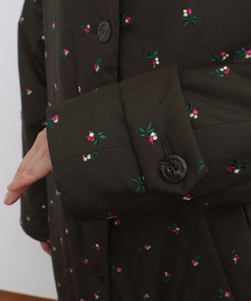 CHILD WOMAN（チャイルドウーマン）の「EVOダウン 小花刺繍ステンコート（ステンカラーコート・レディース・カーキ・FREE）」の9枚目の写真