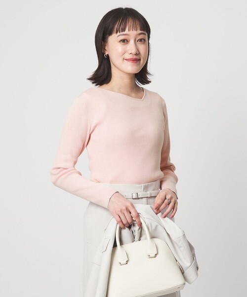 green label relaxing(グリーンレーベルリラクシング)の「<1_OF MINE>リブ アシンメトリー ネック プルオーバー ニット(ニット/セーター・レディース・ライトピンク/その他1/ネイビー/ホワイト・FREE)」の14枚目の写真