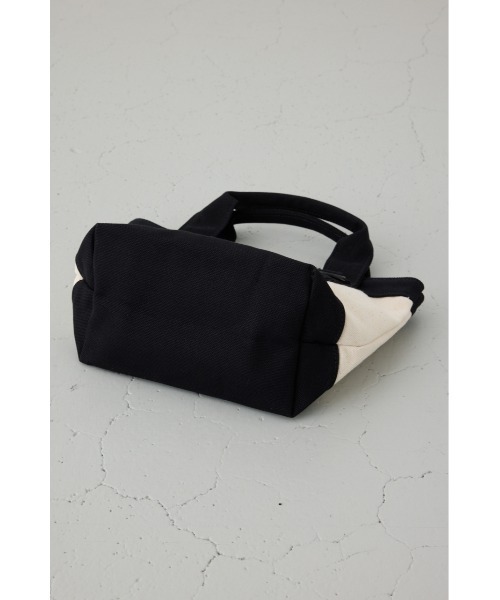 AZUL by moussy(アズールバイマウジー)の「パッチ付きミニトートバッグ【着用画像あり】(トートバッグ・メンズ・ホワイト/ブラック/グレー・FREE)」の13枚目の写真