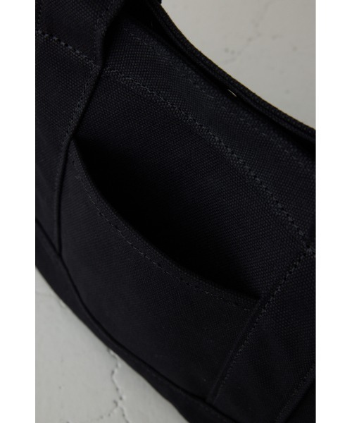 AZUL by moussy(アズールバイマウジー)の「パッチ付きミニトートバッグ【着用画像あり】(トートバッグ・メンズ・ホワイト/ブラック/グレー・FREE)」の18枚目の写真
