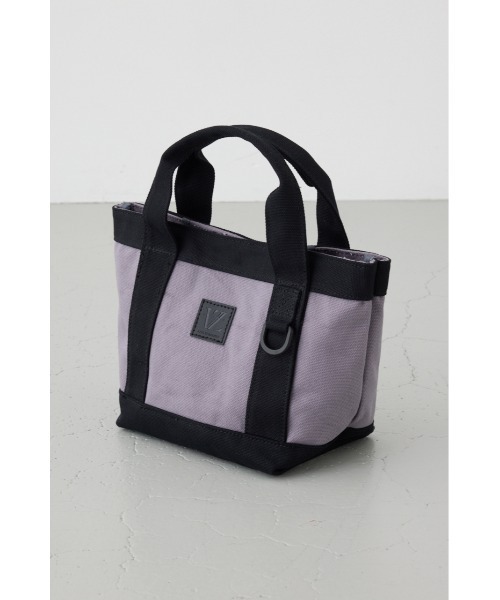 AZUL by moussy(アズールバイマウジー)の「パッチ付きミニトートバッグ【着用画像あり】(トートバッグ・メンズ・ホワイト/ブラック/グレー・FREE)」の22枚目の写真
