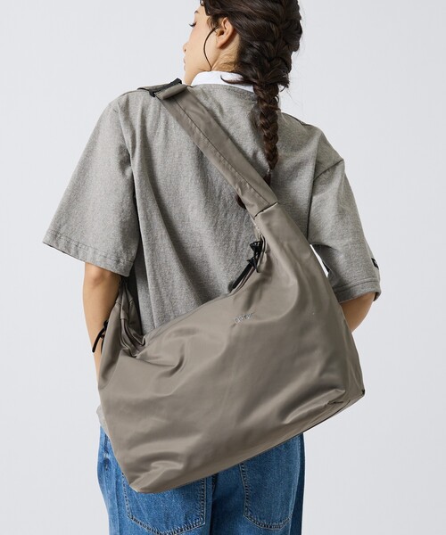 ABAHOUSE(アバハウス)の「【DsBk / ディーエスビーケー】 REGISTER SLING L /スリングバッグ /ユニセックス 【WEB限定】(バックパック/リュック・メンズ・グレー/ブラック/カーキ/ネイビー・フリー)」の2枚目の写真