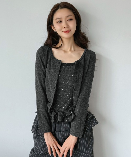 Jewelobe(ジュエローブ)の「ショートカーディガン×ドットフリルキャミソールアンサンブル(カーディガン/ボレロ・レディース・ブラック/アイボリー・FREE)」の2枚目の写真