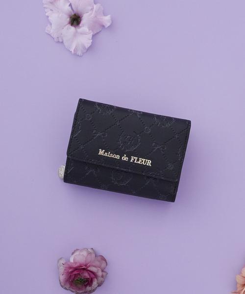 Maison de FLEUR canone  野薔薇で留める　ウォレットプラム リボンがポイントの新作ウォレット多数登場✨ | メゾンドフルール