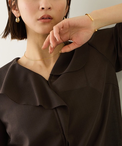 ROPE'（ロペ）の「リネンライクフリルカラーブラウス/イージーケア・セットアップ対応（シャツ/ブラウス・レディース・ダークブラウン/ベージュ・38）」の8枚目の写真