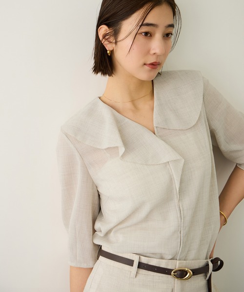 ROPE'（ロペ）の「リネンライクフリルカラーブラウス/イージーケア・セットアップ対応（シャツ/ブラウス・レディース・ダークブラウン/ベージュ・38）」の10枚目の写真