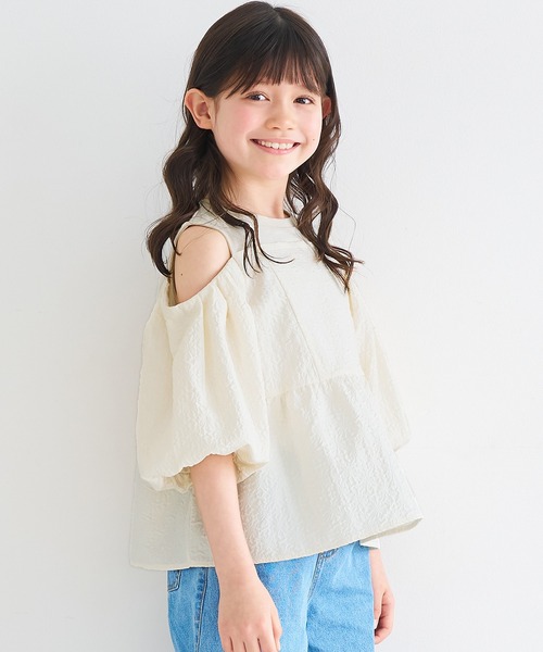 coca(coca)(コカ)の「【WEB限定セール】キッズ 肩あきジャカードブラウス(シャツ/ブラウス・キッズ・ブラック/アイボリー・150/140/130/120)」の1枚目の写真