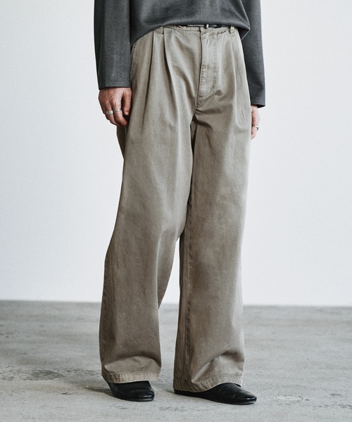 WYM LIDNM（ウィム バイ リドム）の「GABA WIDE PIGMENT DYED 2TUCK TROUSERS（その他パンツ・メンズ・ライトグレー/ブラック系/グレイッシュベージュ・L/M/S）」の3枚目の写真