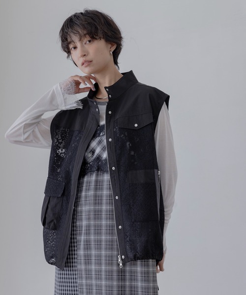 Eimee Law（エイミーロウ）の「メッシュレーススタンドカラージレ（ベスト・レディース・ブラック/アイボリー・FREE）」の2枚目の写真