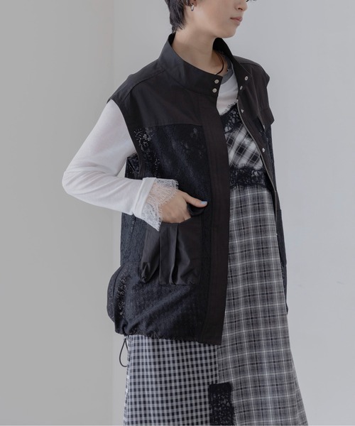 Eimee Law（エイミーロウ）の「メッシュレーススタンドカラージレ（ベスト・レディース・ブラック/アイボリー・FREE）」の16枚目の写真