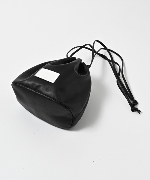 ADAM PATEK(アダムパテック)の「【ADAMPATEK/アダムパテック】water repellent leather drawstring bag/撥水レザーミニ巾着バッグ(ショルダーバッグ・レディース・ブラック・FREE)」の4枚目の写真