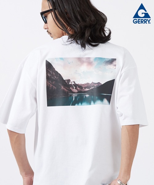 GERRY（ジェリー）の「【GERRY】別注 プリント 半袖Tシャツ（Tシャツ/カットソー・メンズ・カーキ/ブラック/ホワイト系/ホワイト系1/ホワイト系2/ブラック系5/ブルー/ライトグレー系1/ブラック系2/カーキ系2/ブルー系2/ホワイト系3/ライトグレー系3/ブラック系4/カーキ系4/ブルー系4/ホワイト系5/ホワイト/ライトグレー/ライトグレー系/ブラック系1/ライトグレー系2/ブラック系3/カーキ系3/ブルー系3/ホワイト系4/カーキ系5/ブルー系5/ブラック系/カーキ系/ブルー系/カーキ系1/ブルー系1/ライトグレー系4/ライトグレー系5・SMALL/MEDIUM/LARGE/X-LARGE）」の3枚目の写真
