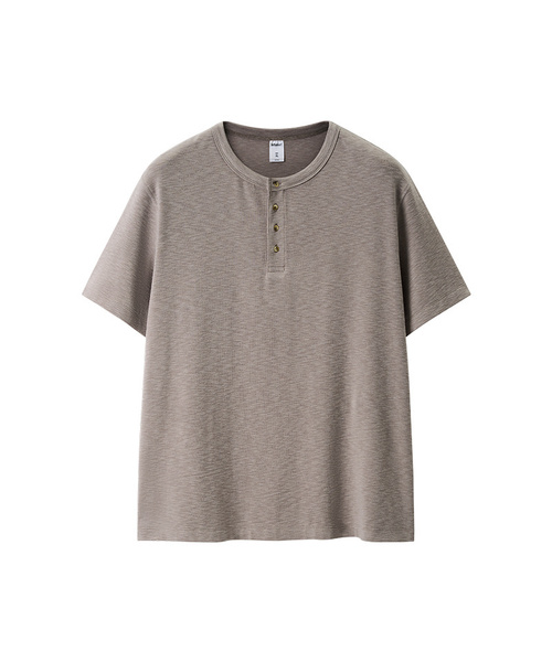BUTTON SEOUL(ボタンソウル)の「ベーシックヘンリーネックリラックスドスリムフィットショートスリーブTシャツ(ダークベージュ/ブラック)(Tシャツ/カットソー・メンズ・ブラック/ダークベージュ・M(48)/L(50)/XL)」の2枚目の写真