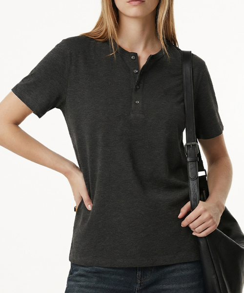 BUTTON SEOUL(ボタンソウル)の「ベーシックヘンリーネックリラックスドスリムフィットショートスリーブTシャツ(ダークベージュ/ブラック)(Tシャツ/カットソー・メンズ・ブラック/ダークベージュ・M(48)/L(50)/XL)」の7枚目の写真