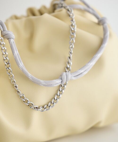 earth music&ecology（アースミュージックアンドエコロジー）の「マルチWAY巾着バッグ（ハンドバッグ・レディース・イエロー/アイボリー/ブラック・FREE）」の21枚目の写真