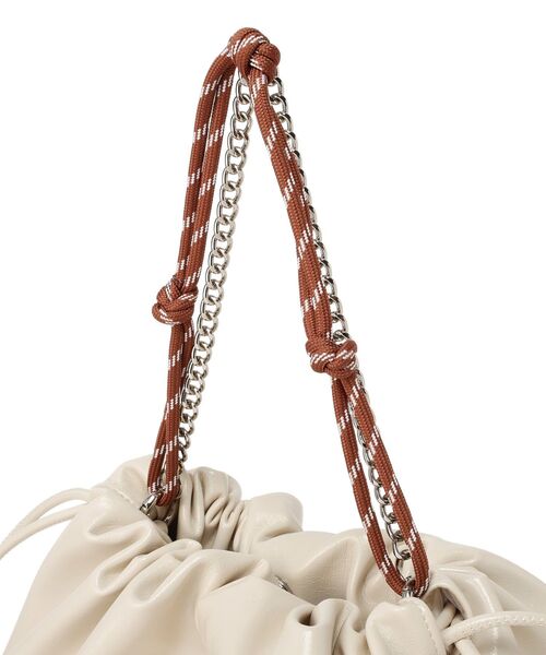 earth music&ecology（アースミュージックアンドエコロジー）の「マルチWAY巾着バッグ（ハンドバッグ・レディース・イエロー/アイボリー/ブラック・FREE）」の10枚目の写真