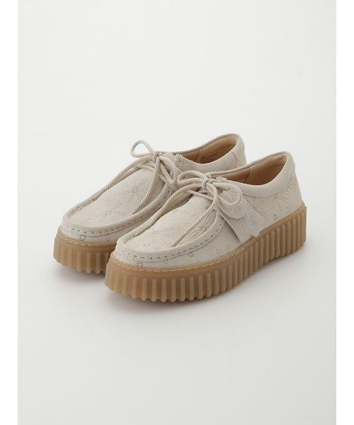 Clarks(クラークス)の「【emmi meets Clarks】Torhill Bee(スニーカー・レディース・ライトベージュ・24/23.5/25/23/24.5)」の1枚目の写真