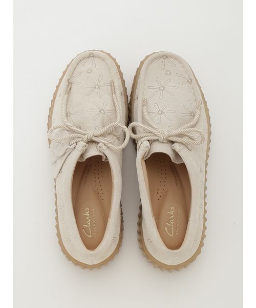 Clarks(クラークス)の「【emmi meets Clarks】Torhill Bee(スニーカー・レディース・ライトベージュ・24/23.5/25/23/24.5)」の4枚目の写真