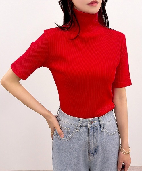 CLOTHY(クロシィ)の「【ゆるタートルで、首元の日焼け対策にも◎】テレコ リブ タートルネック 5分袖Tシャツ(Tシャツ/カットソー・レディース・アイボリー/ホワイト系/レッド/ブラウン/ブラック・MEDIUM/LARGE)」の1枚目の写真