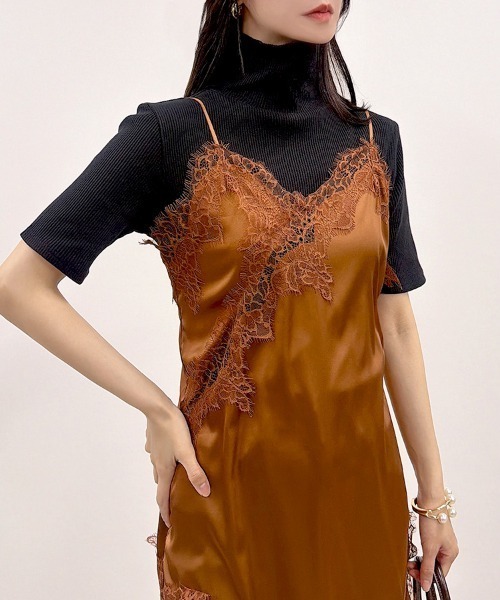 CLOTHY(クロシィ)の「【ゆるタートルで、首元の日焼け対策にも◎】テレコ リブ タートルネック 5分袖Tシャツ(Tシャツ/カットソー・レディース・アイボリー/ホワイト系/レッド/ブラウン/ブラック・MEDIUM/LARGE)」の8枚目の写真