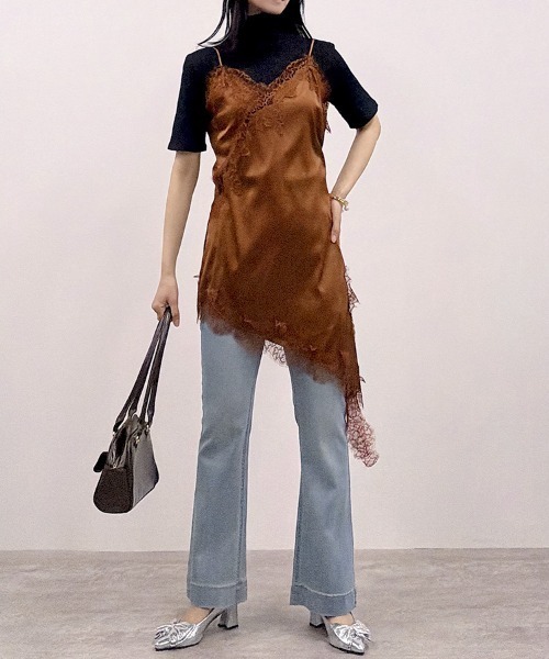 CLOTHY(クロシィ)の「【ゆるタートルで、首元の日焼け対策にも◎】テレコ リブ タートルネック 5分袖Tシャツ(Tシャツ/カットソー・レディース・アイボリー/ホワイト系/レッド/ブラウン/ブラック・MEDIUM/LARGE)」の6枚目の写真