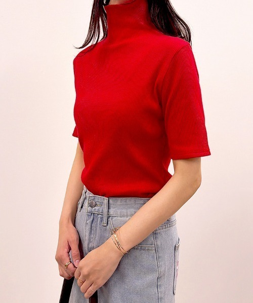 CLOTHY(クロシィ)の「【ゆるタートルで、首元の日焼け対策にも◎】テレコ リブ タートルネック 5分袖Tシャツ(Tシャツ/カットソー・レディース・アイボリー/ホワイト系/レッド/ブラウン/ブラック・MEDIUM/LARGE)」の22枚目の写真