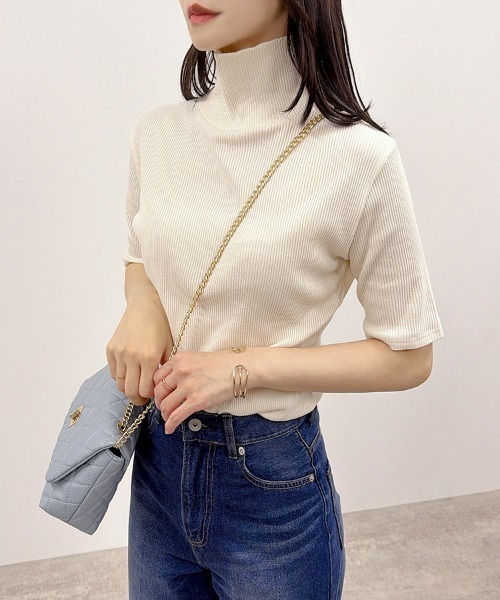 CLOTHY(クロシィ)の「【ゆるタートルで、首元の日焼け対策にも◎】テレコ リブ タートルネック 5分袖Tシャツ(Tシャツ/カットソー・レディース・アイボリー/ホワイト系/レッド/ブラウン/ブラック・MEDIUM/LARGE)」の14枚目の写真