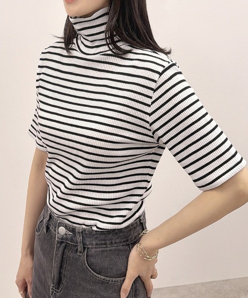 CLOTHY(クロシィ)の「【ゆるタートルで、首元の日焼け対策にも◎】テレコ リブ タートルネック 5分袖Tシャツ(Tシャツ/カットソー・レディース・アイボリー/ホワイト系/レッド/ブラウン/ブラック・MEDIUM/LARGE)」の11枚目の写真