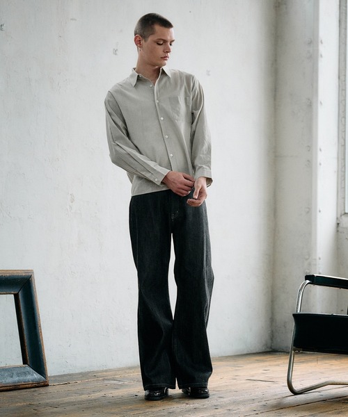 Regen Glanz(レーゲングランツ)の「textured urban cropped shirt / テクスチャーアーバンクロップドシャツ(シャツ/ブラウス・メンズ・グレイッシュベージュ/ブルー/スモークピンク・SMALL/LARGE/MEDIUM)」の10枚目の写真