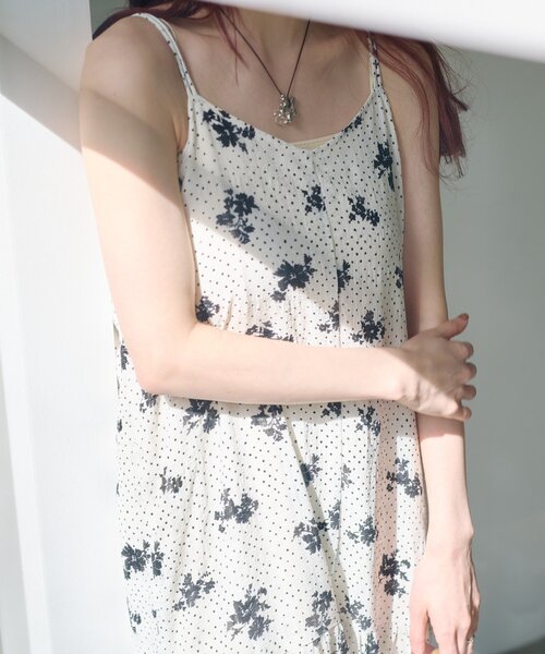 Kastane(カスタネ)の「【WEB先行/2サイズ展開/低身長サイズ】ドットフラワーキャミワンピース(ワンピース・レディース・ブラック/アイボリー・0/1)」の16枚目の写真