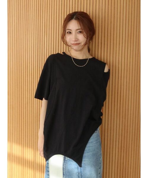 Ungrid(アングリッド)の「アシメデザインTee(Tシャツ/カットソー・レディース・ブラック/レッド/オフホワイト・FREE)」の13枚目の写真