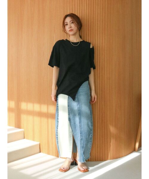 Ungrid(アングリッド)の「アシメデザインTee(Tシャツ/カットソー・レディース・ブラック/レッド/オフホワイト・FREE)」の15枚目の写真