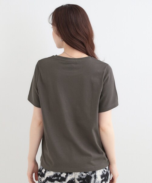 SHOO・LA・RUE（シューラルー）の「【綿100%/プチプラ/S-LL】カジュアルすぎない フェミニンプリントTシャツ（Tシャツ/カットソー・レディース・チャコールグレー/ホワイト系1/ホワイト系2/ピンク系1・01/02/03/04）」の18枚目の写真